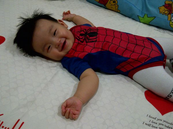 Bryan Edward Yonathan, 10 Bulan, Lelaki