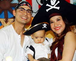 10 Seleb Indonesia yang Tetap Memberikan ASI di Tengah Kesibukan