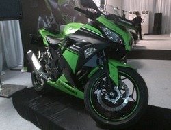 Kawasaki Luncurkan Ninja 250 dengan Rem ABS 