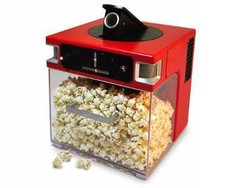 Haap! Butiran Popcorn Langsung Masuk ke Mulut