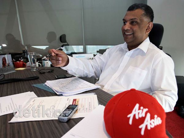 Tony Fernandez si Bos AirAsia