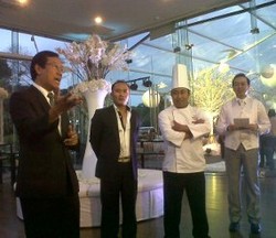 Pernikahan Romantis Ala Champaca Wedding Chapel, 