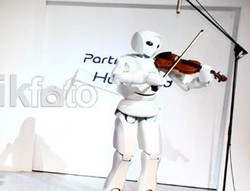 Wah Robot Toyota Bisa Main Biola