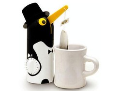 Penguin Ini Bantu Anda Bikin Teh Yang Nikmat!