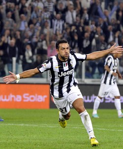 Fabio Quagliarella merayakan gol yang dibuatnya. Reuters/Giorgio Perottino.