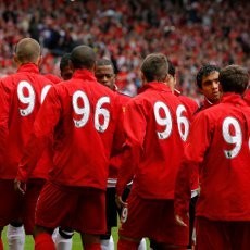 Salaman Suarez-Evra Ikut Tandai Tribute untuk Tragedi Hillsborough