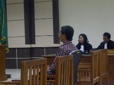 Berkemeja Ala Jokowi, Eks Bupati Batang Dibui 1,5 Tahun karena Korupsi