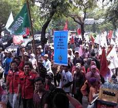  Pendemo di Depan Kantor BPN Penuhi Jalur Lambat, Awas Macet!