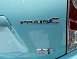 Perang Mobil Hybrid di IIMS 2012