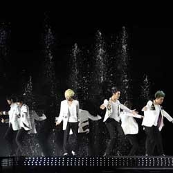 Super Junior Sukses Buat Penonton SM Town Jakarta Histeris