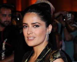 Salma Hayek Tetap Awet Muda dengan Kosmetik Berbahan Alami