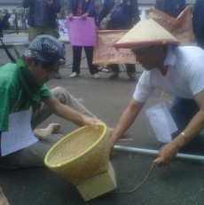 Mahasiswa Gelar Aksi Teatrikal Peringati Hari Agraria