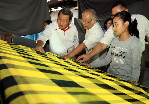 Gubernur Jabar Tinjau Pabrik Tekstil Majalaya
