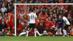 Liverpool unggul duluan lewat Steven Gerrard. REUTERS/Phil Noble.