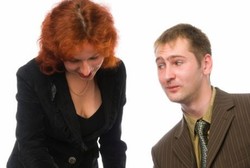 Pria yang Suka Payudara Besar Cenderung Rendah Komitmennya