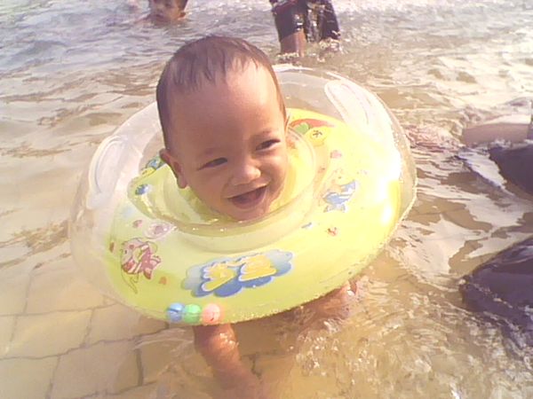 Satria Albani Ismail, 10 Bulan, Lelaki