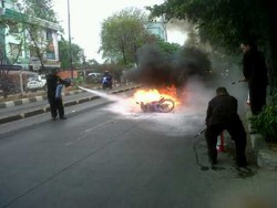 Sebelum Motor Terbakar di Buncit, Yunus Coba Hindari Batu
