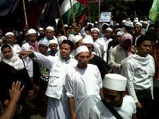 Demo FPI & GPK di Semarang Rusuh, Polisi Keluarkan Tembakan Peringatan