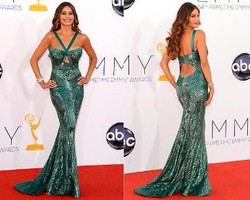 Sofia Vergara Nyaris Pamer Bokong karena Risleting Gaun Rusak