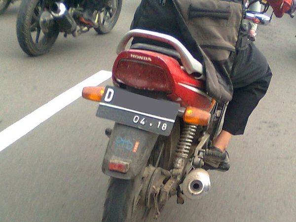 Pelat Nomor Abadi
