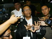 Mahfud MD dan Hasyim Muzadi Sambangi KPK