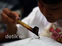Anak-anak Penderita Kanker Belajar Membatik