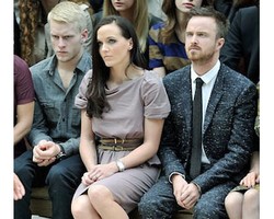 Duduk di Front Row, 7 Selebriti Ini Malah Pasang Wajah Bete