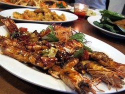 Waduh, Uenake Poll Kepiting Saus Telur Asin!