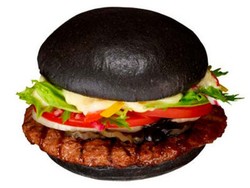 Kuro Burger, Si Hitam Lezat Dari Burger King Jepang