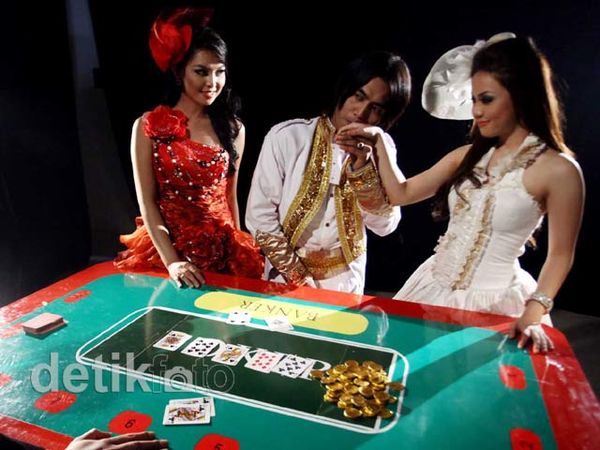 Saat Charly Jadi Dewa Judi