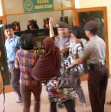 Sidang Pembunuh Mantan Istri Divonis 15 Tahun Penjara Ricuh