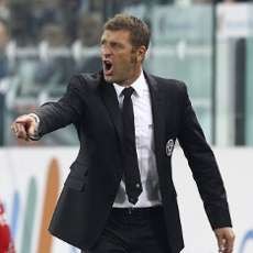 Conte Terancam Tak Dapat Tempat di Artemio Franchi, Carrera Tak Khawatir