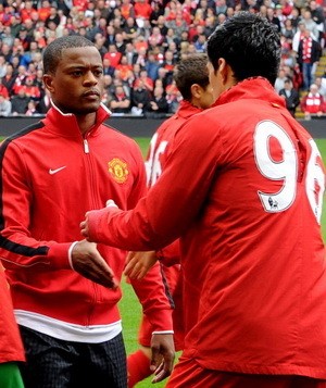 Evra Bicara Soal Jabat Tangan dengan Suarez