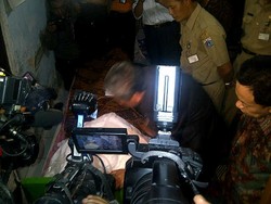 Kunjungi Rumah Deny, Mendikbud Sempatkan Salat Jenazah 