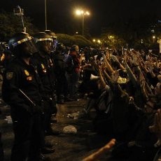 Ribuan Demonstran Beraksi Dekat Parlemen Spanyol, 22 Orang Ditangkap