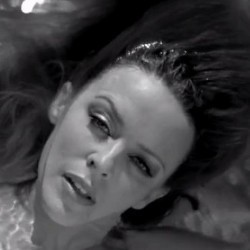 Kylie Minogue Tembus Pandang di Video Klip Flower