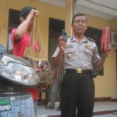 Usai Ditangkap, Penjambret Diberi Hukuman Tambahan Jalan Kaki 5 KM