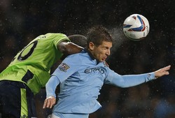 Bermain di Etihad Stadium, Rabu (26/9/2012) dinihari WIB, City sempat unggul 2 kali, namun berhasil disamakan Aston Villa. REUTERS/Phil Noble.