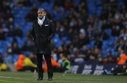 Atas kegagalan ini, Roberto Mancini mengaku kecewa dan meminta maaf kepada fans. REUTERS/Phil Noble.