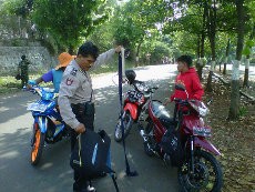 Tawuran, Puluhan Pelajar SMP di Depok Kocar-kacir Dikejar Warga 