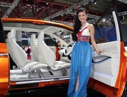 Adik Xenia Hadir di 2015?