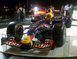 Mobil F1 Vettel Parkir di IIMS 2012