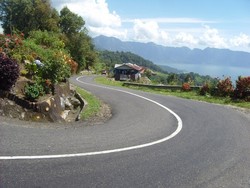 Onde Mande! Kelok 44 yang Cantik Tapi Bikin Deg-degan