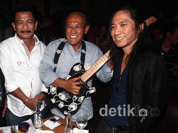 Ical Beli Gitar Abdee Slank Rp 80 Juta