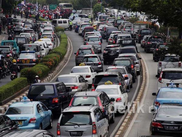 Jalan Ditutup Buruh, Rasuna Said Lumpuh