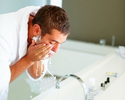 Centil, Semakin Banyak Pria yang Pakai Kosmetik Pasangannya