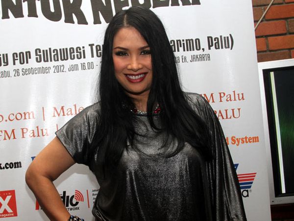 Titi Dj Tetap Happy Tanpa Pasangan