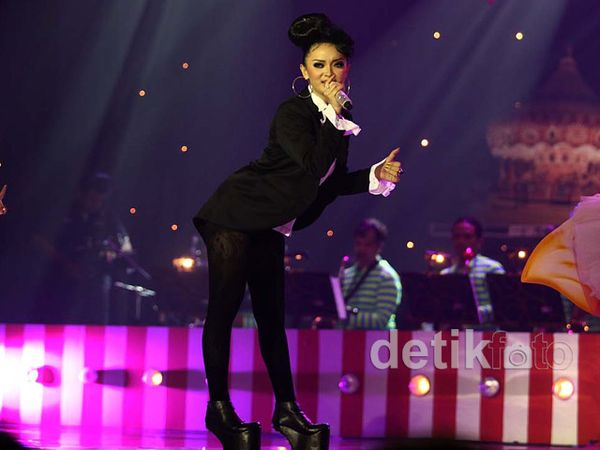 Ini Dia Aksi Zaskia Si Goyang Itik