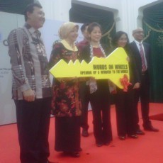 Di Bandung Kini Ada Perpustakaan Keliling WOW