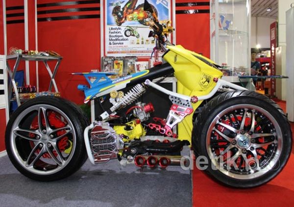 Motor Modif Terinspirasi dari Pesawat Jet F-16 Motor Modif Terinspirasi dari Pesawat Jet F-16